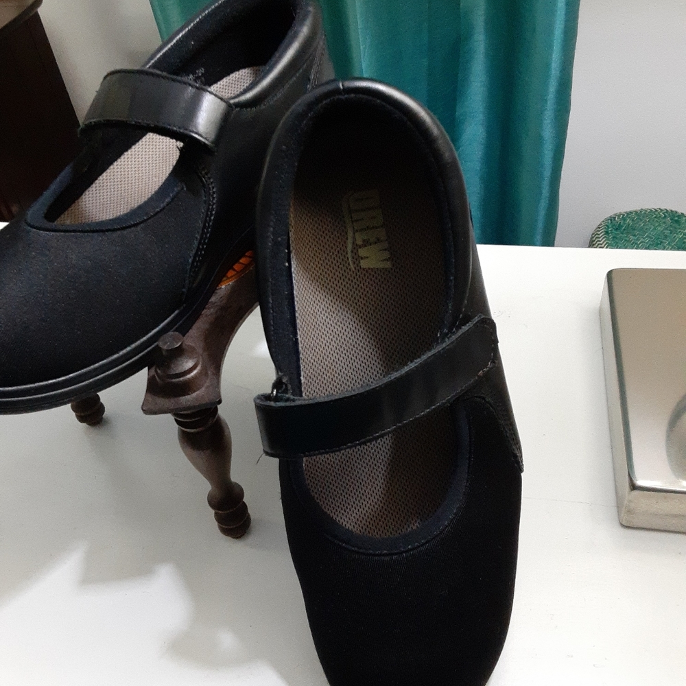 Women's shoes workwear Conform flat. Black Color Size 7. New Without box.